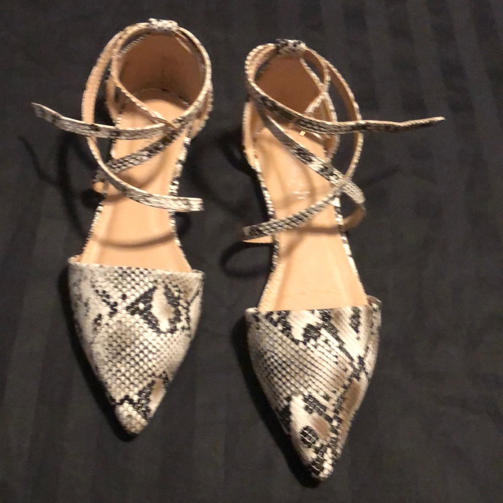 Women’s size 8 snake skin flats